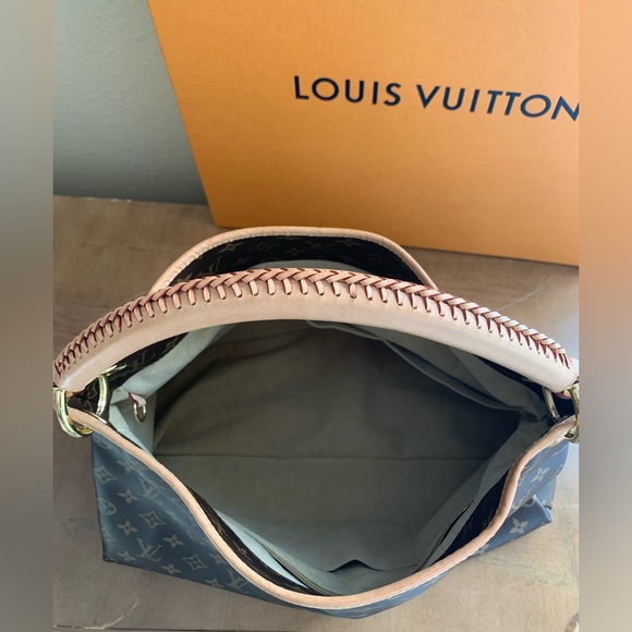 Louis Vuitton Artsy GM Bag - Picture 11 of 13